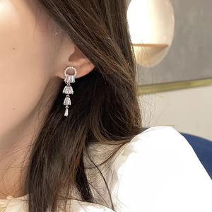 Eleganti Orecchini Lunghi a Forma di Mughetto per Donne, Accessori per Orecchie Dolci da Indossare Ogni Giorno - Product Image 5
