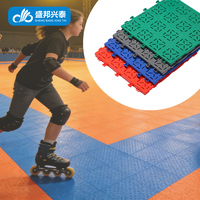 Dalles de hockey en plastique antidérapantes modernes de haute qualité pour l'extérieur, dalles modulaires en PP à emboîtement pour patinage à roulettes, sol de terrain de sport