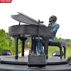 Statua del musicista del pianoforte della scultura del bronzo della colata a grandezza naturale del giardino all'aperto