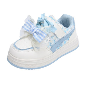 รองเท้าผ้าใบเด็กผู้หญิงน่ารักสไตล์ใหม่สำหรับฤดูใบไม้ผลิและ2025รองเท้ากีฬาลำลองสีขาวขนาดใหญ่ปานกลางสำหรับพื้นรองเท้าวัสดุ PU - Product Image 4