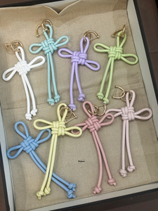 Miu Phong Cách Cổ Điển PU Da Trung Quốc May Mắn Hôn Mặt Dây Chuyền In Kết Cấu Kim Loại Túi Quyến Rũ Xe Keychain Quà Tặng Với Lụa Màn Hình In Ấn - Product Image 4