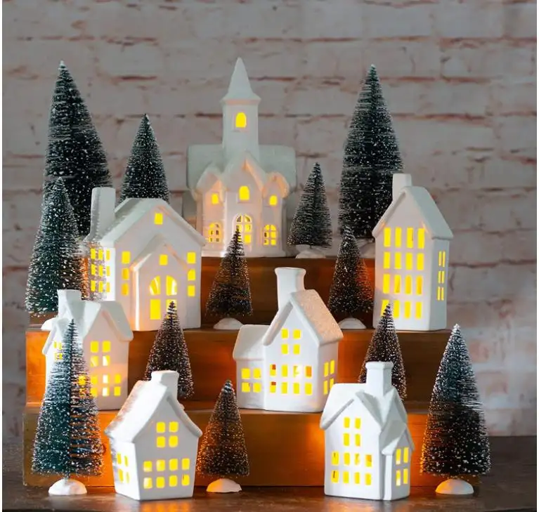 Set di Figurine natalizie da tavolo in porcellana 31 pezzi Winter Village LED Tea Light