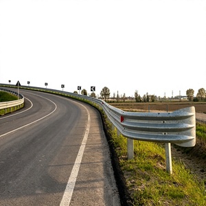 Barrière de circulation routière en profil W galvanisé à chaud, homologuée SASO, avec réflecteur de qualité diamant, résistante aux impacts M65, pour l'Arabie Saoudite - Product Image 1