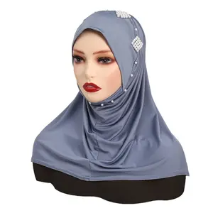 Şapka altında headscarves malezya endonezya kolaylığı için monokrom çivili inci süslenmiş çene şal