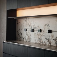 Buffet Senger de luxe avec fond en pierre, contraste grain de bois, éclairage LED personnalisé, meuble bar à sec pour maison moderne