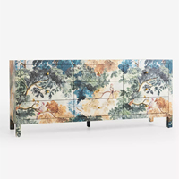 Table de chevet moderne peinte à la main avec des branches vertes et des oiseaux, meuble minimaliste en bois pour le salon
