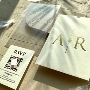 Invito Matrimoniale Spagnolo di Lusso in Acrilico Trasparente con Bordo Dorato, Monogramma AR, RSVP e QR Personalizzati - Product Image 2