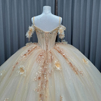 Robe de Quinceañera classique en satin doré 3D à fleurs, taille plus, robe de bal longue jusqu'au sol, traîne balayante, taille naturelle, appliques en dentelle