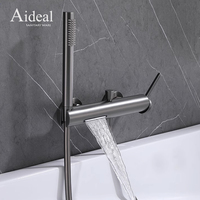 Style le plus simple de qualité supérieure dans le robinet mitigeur de douche de baignoire à deux voies avec douche à main à message rond
