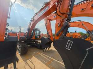 รถขุดตีนตะขาบ DEVELON DX400LC สำหรับงานหนัก บุ้งกี๋ขนาด 1.83 เมตร เครื่องยนต์ 228.4 กิโลวัตต์ พร้อมปั๊ม มอเตอร์ และเกียร์บ็อกซ์ สำหรับงานก่อสร้างและเหมืองแร่ - Product Image 2