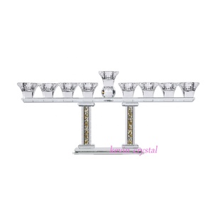 Decorazione Menorah in cristallo trasparente con candelabro a 9 luci con diamanti schiacciati - Product Image 2