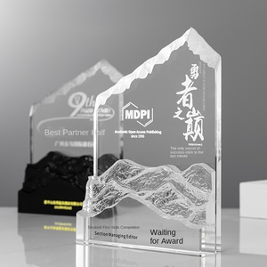 גביע קריסטל בהשראת הפסגה |   פרסים לעיצוב שיאי הרים בהתאמה אישית עבור מצוינות תאגידיים וחגיגות קבוצתיות שנתיות - Product Image 2