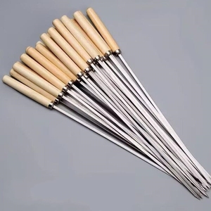 Vente en gros 33CM Tige Brochettes Griller Kebab Bâton Réutilisable En Acier Inoxydable BBQ Brochettes Bâtons Barbecue Tige Avec Manche En <span class=keywords><strong>Bois</strong></span> - Product Image 6