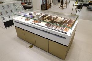 Vitrina <span class=keywords><strong>de</strong></span> <span class=keywords><strong>cristal</strong></span> personalizada <span class=keywords><strong>para</strong></span> exhibir chocolates, mueble <span class=keywords><strong>de</strong></span> exhibición <span class=keywords><strong>para</strong></span> tienda <span class=keywords><strong>de</strong></span> postres, mostrador <span class=keywords><strong>de</strong></span> madera <span class=keywords><strong>para</strong></span> pastelería. - Product Image 2