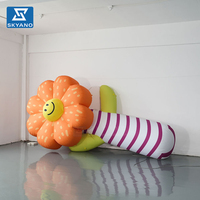 Modèle de plante florale gonflable géant personnalisé pour la décoration de scène extérieure, les événements commerciaux et les points de rassemblement.