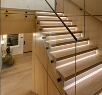 CBMMart Villa Hotel Chine Escalier en bois de chêne massif Design Escalier classique moderne avec lumière LED