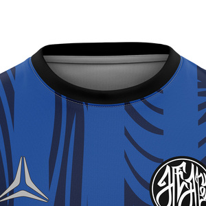 Camiseta de Fútbol para Hombre con Estampado Digital de Líneas Azules, Transpirable y de Secado Rápido, Servicio OEM, Diseño Retro - Product Image 3