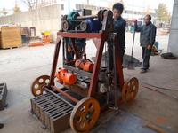 Machine à fabriquer des blocs de béton de type pondeuse mobile à faible coût, machine manuelle portable à briques creuses en ciment pour petites entreprises