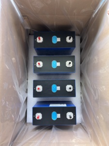 แบตเตอรี่ลิเธียมไอออนแบบปริซึม LPF3.2-340Ah LiFePO4 3.2V 340Ah เกรดสำหรับเก็บพลังงานภายในบ้าน อายุการใช้งาน 11000 รอบ - Product Image 6