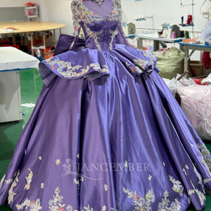 XS221 Robe de bal élégante violette à col montant, avec appliques en dentelle, broderie de perles et cristaux, longueur ras du sol, pour soirée, avec traîne chapelle - Product Image 3
