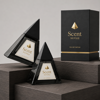 Einzigartige 30ml 50ml 100ml Pyramidenförmige Glas-Parfümflasche mit Schwerem Gewichtiger Basis und Dreieckigem Design, Schwarzer Konischer Kappe