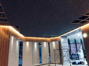 <span class=keywords><strong>Panneaux</strong></span> acoustiques colorés de <span class=keywords><strong>fibre</strong></span> optique de couleur unie pour la conception graphique ambiante à télécommande d'étirement de la chaleur de lumière d'étoile d'hôtels modernes - Product Image 5