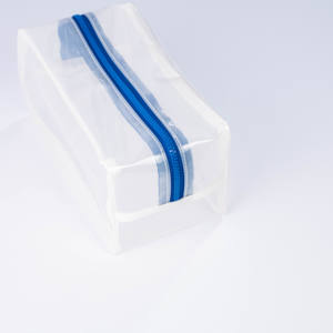 Bolsa de cosméticos de viaje Premium PVC transparente impermeable con cierre de cremallera de logotipo personalizado Material de PC de estilo informal - Product Image 5