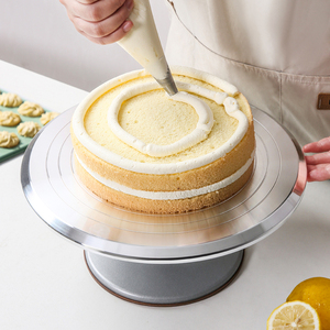 Base Girevole in Metallo Argentato per Decorazione Torte, Strumento da Pasticceria in Lega - Product Image 5