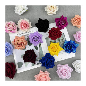 زهور الورد الصناعية المخملية عالية الجودة بالجملة من المصنع، رؤوس ورد حمراء وبيضاء مخصصة بملمس طبيعي للزينة - Product Image 3