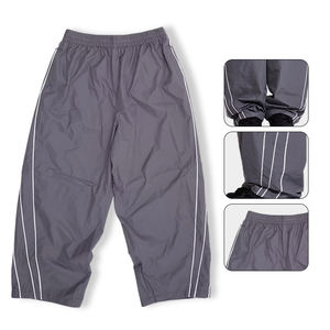 Pantalon de jogging ample YUCE personnalisé en nylon pour homme, pantalon de survêtement décontracté léger avec bande réfléchissante - Product Image 4