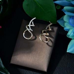 HIBRIDE Lujo Bobinado Líneas Geometría Full Mirco Pavimentado Microl Zirconia Naija Stud Pendiente Joyería de moda Bijoux Femme - Product Image 3