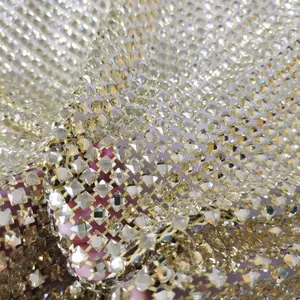 Schönes Strass-Gittergewebe mit hochwertigen Strass-Kristallen zum Nähen von Kleidungsstücken