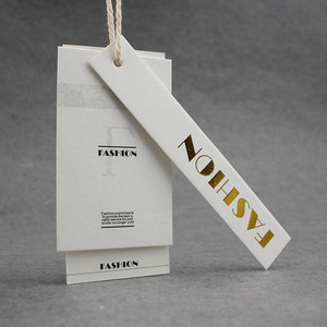 Cartellini Pendenti Personalizzati con Logo in Lamina d'Oro, Stampa Oro Viola/Rosso, Angoli Arrotondati, Cartoncino 500gsm - Product Image 4