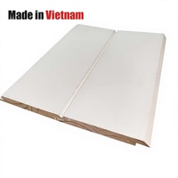 Panneaux muraux blancs modernes, design contemporain, revêtement décoratif intérieur, planches de type Shiplap pour usage domestique