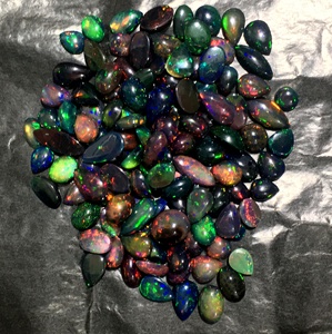 Cabochon opale noire AAA+++ de première qualité 45,1 ct- 9.02 g