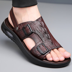 Sandales à brides croisées pour hommes en cuir marron à semelle souple, chaussures de plage à enfiler pour jeunes de 18 à 40 ans - Product Image 1