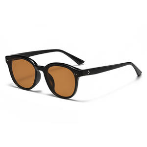 Lunettes de soleil rétro Qianai, monture noire en PC, protection UV400, style rivets à pois, mode estivale pour femmes - Product Image 3