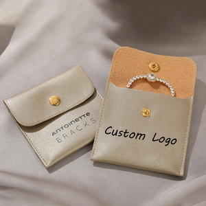 Bolsa de Embalaje de Joyería de Cuero PU Simple con Logotipo Personalizado de 8*8cm, Bolsa para Guardar Aretes, Collares y Anillos, Almacenamiento de Joyería de Calidad - Product Image 1