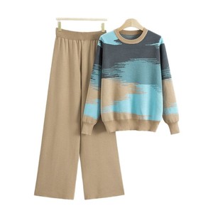 ชุดเสื้อสเวตเตอร์ถักและกางเกงขายาวสำหรับผู้หญิง ทรงหลวม ใส่สบาย แขนยาว คอกลม ผ้าไม่เป็นขุย พิมพ์ลายดิจิทัล กางเกงขายาวทรงขากว้าง เหมาะสำหรับฤดูหนาว - Product Image 5