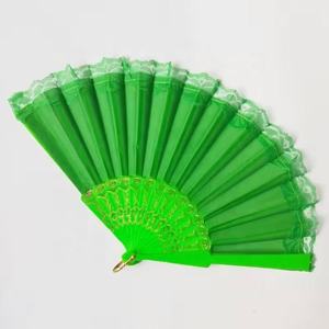 Ventilateur à main pliant en bambou imprimé de logo personnalisé de haute qualité cadeau de danse de mariage de fête sculpté avec des poignées de main de qualité - Product Image 5