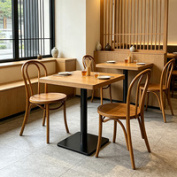 Mobilier de restauration oriental moderne et minimaliste, tables multicouches résistantes aux rayures et chaises en bois massif