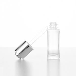 ขวดแก้วทรงกระบอกใสสำหรับเครื่องสำอาง พร้อมหลอดหยดสีเงินสำหรับของเหลวเครื่องสำอาง - Product Image 4