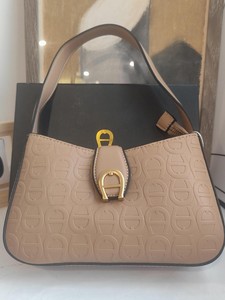 2025 Neue J Klassische Unterarm-Satteltasche Damen Trendige Ketten-Umhängetasche Urbaner Schlichtheit Klettverschluss Schultertasche - Product Image 3