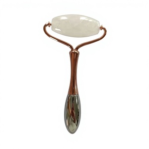 Rouleau de massage facial en cristal blanc de haute qualité - Product Image 1