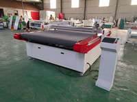 Machine de découpe CNC à couteau oscillant 1325 avec système de caméra CCD et système d'alimentation automatique auxiliaire à vendre