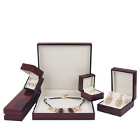 Olai vente en gros Logo personnalisé bague boucle d'oreille accessoires paquet ensemble bijoux en bois boîte organisateur