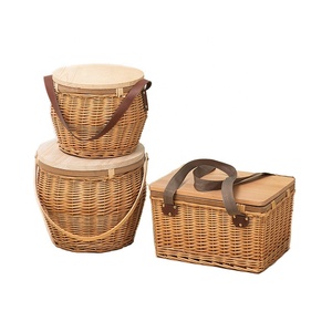 <span class=keywords><strong>Panier</strong></span> de <span class=keywords><strong>pique</strong></span>-<span class=keywords><strong>nique</strong></span> rond en osier fait à la main, nature, plage, avec couvercle en bois, isolé - Product Image 1
