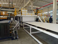 Ligne de production complète pour feuilles et plaques composites en PE, TPO, EVA, PVC, TPU, TPE, PP de 0,5 à 3,5 mm d'épaisseur, avec pompe PLC à vis simple et profilé