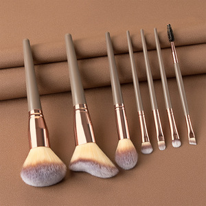 Juego de 7 <span class=keywords><strong>brochas</strong></span> de maquillaje diario con cerdas suaves que no irritan la piel, tubo de aluminio color oro rosa, adecuado <span class=keywords><strong>para</strong></span> todo el rostro. - Product Image 5
