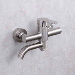 Baignoire murale <span class=keywords><strong>Robinet</strong></span> <span class=keywords><strong>d</strong></span>'<span class=keywords><strong>arrosage</strong></span> en satin Ensemble de bec rotatif Sus 304 Mélangeur de douche en acier inoxydable Salle de bain avec barre coulissante - Product Image 3